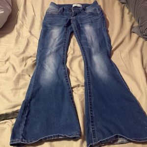 Size 3 bell bottom jeans. Jalate brand.